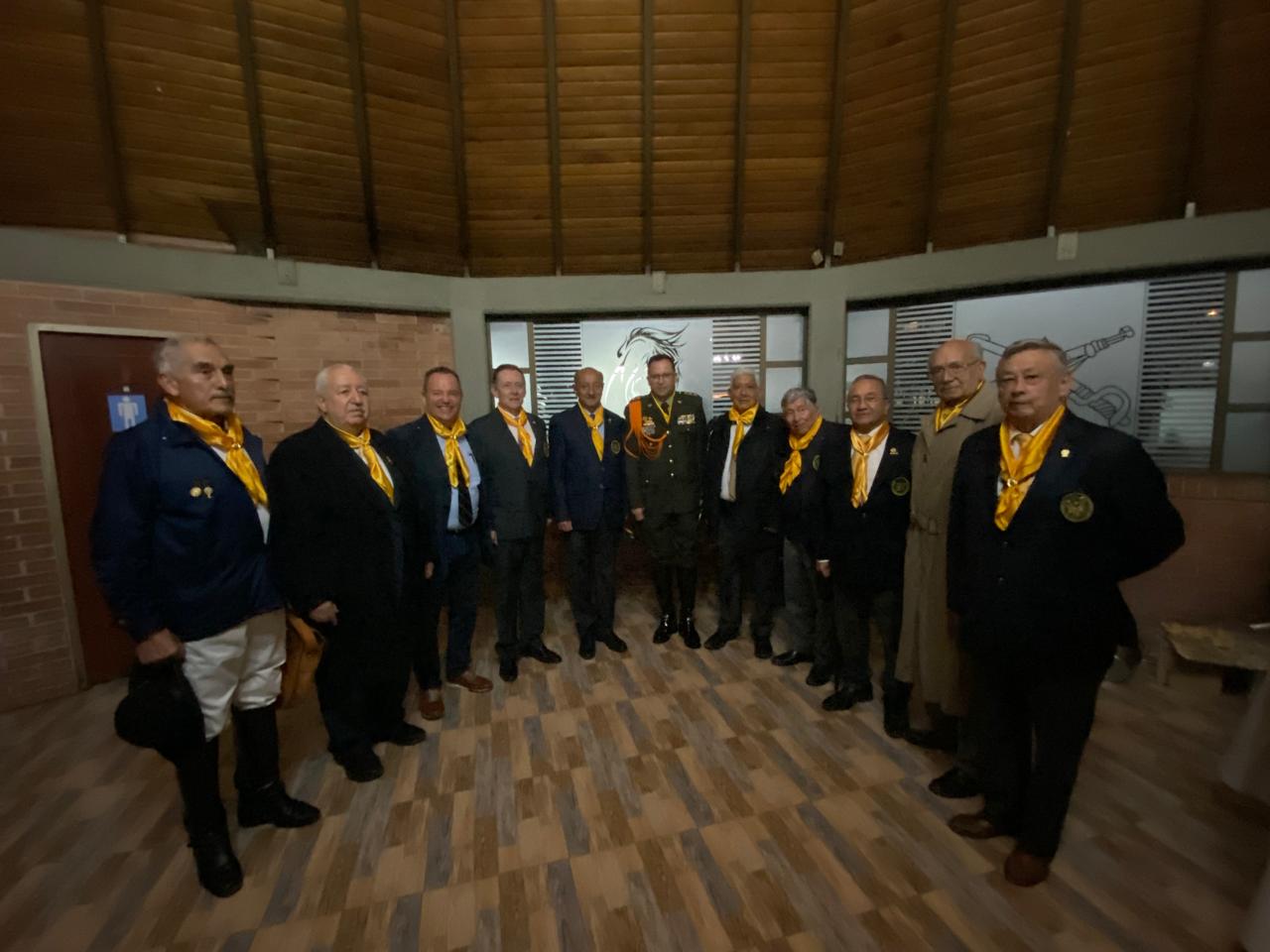 Oficiales de GOCAR junto al director de la Policía Nacional