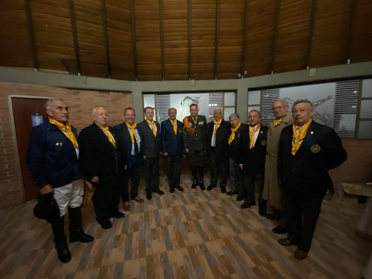 Oficiales de GOCAR junto al director de la Policía Nacional